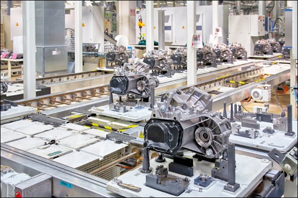 The Resilience Showdown: Wooden Flooring vs. PVC Interlocking Floor Tiles in Factories
